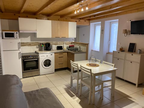 Seating area, Dining area, kitchen