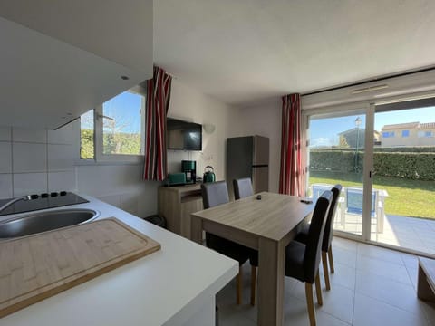 Maison duplex avec clim, 2 piscines, terrasse, parking, animaux admis - 8 pers. - FR-1-382-165 House in Vallon-Pont-d'Arc