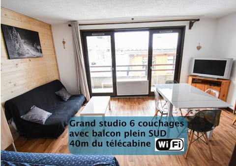 Le Relai S34 - Grand et lumineux studio avec coin montagne 4-6 pers avec WIFI, 50m des pistes, grand balcon exposé SUD, DRAPS NON COMPRIS Apartment in Haute-Savoie