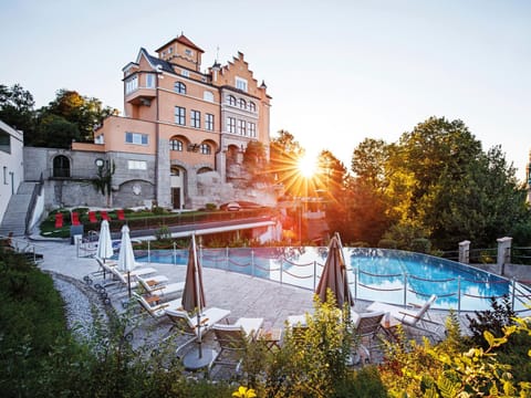 Property building, Facade/entrance, Spring, Summer, Balcony/Terrace, Autumn, Pool view, Swimming pool, Swimming pool