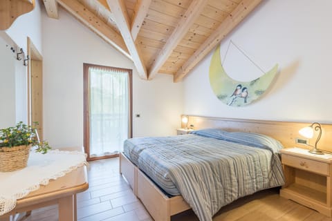 Photo of the whole room, Bedroom, Mountain view, Family