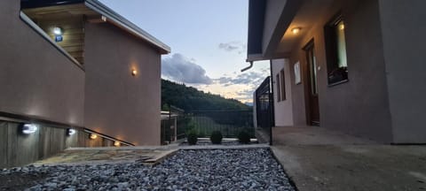 1060 Meet Eat Hike & Tour House in Montenegro