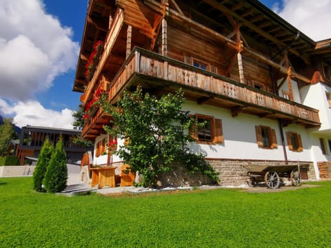 Property building, Garden, Garden, Balcony/Terrace