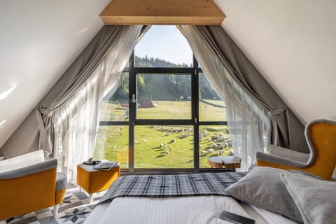 Natural landscape, Photo of the whole room, Garden view