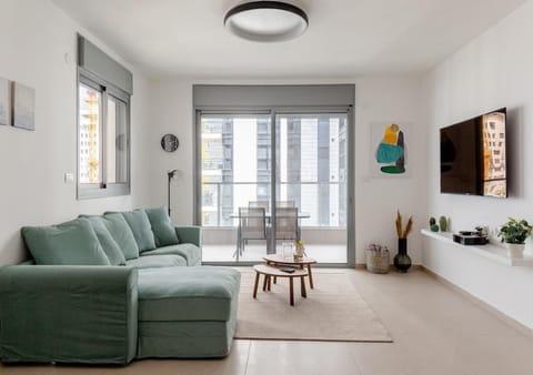 Communal lounge/ TV room, TV and multimedia, Living room