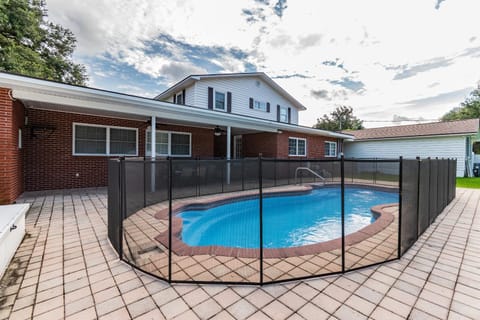 A Large Tropical Estate with 2 Acres of Space home House in Brandon