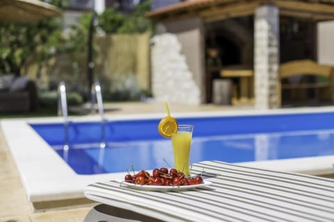 Food and drinks, Swimming pool