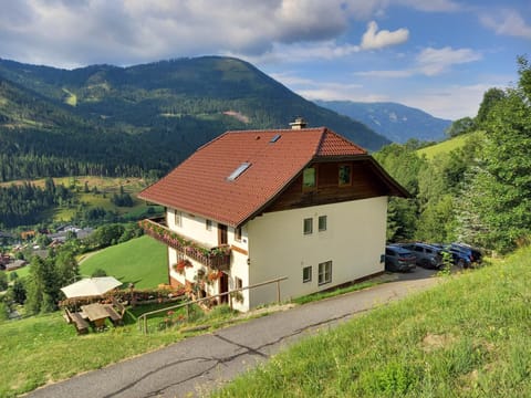 Property building, Summer, Garden, Parking