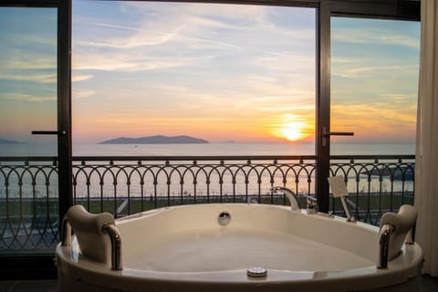 Natural landscape, Balcony/Terrace, Lake view, Sea view, Sunrise, Sunset