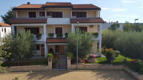 Property building, Facade/entrance, Day, Garden