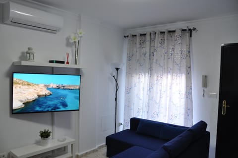 Communal lounge/ TV room, Living room, Seating area