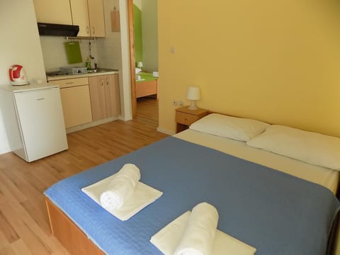Apartments Galeb Pag - Beach Bed and Breakfast in Zadar County