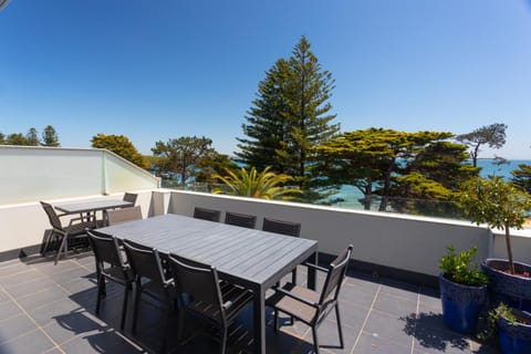 View (from property/room), Balcony/Terrace, Sea view