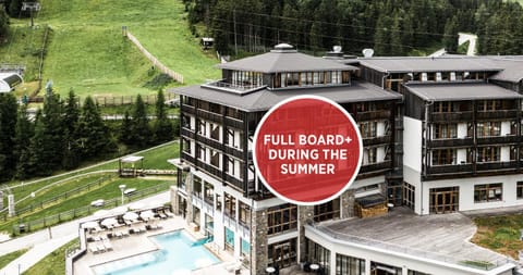 Property building, Spring, Day, Natural landscape, Summer, Autumn, On site, Swimming pool, furniture