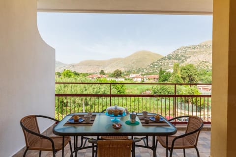 Day, Natural landscape, View (from property/room), Balcony/Terrace, Dining area, Mountain view