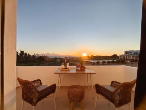 Patio, Day, Natural landscape, View (from property/room), Balcony/Terrace, Balcony/Terrace, Seating area, Dining area, Sea view, Sunset