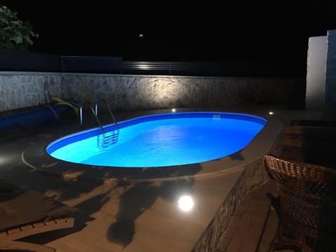 Swimming pool, Swimming pool