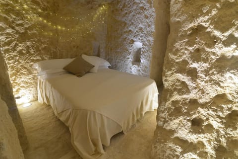 Bed, Area and facilities