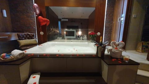 The Famous Floor Sleeps 26 and Group Acc Sleeps30 Apartment in Liverpool