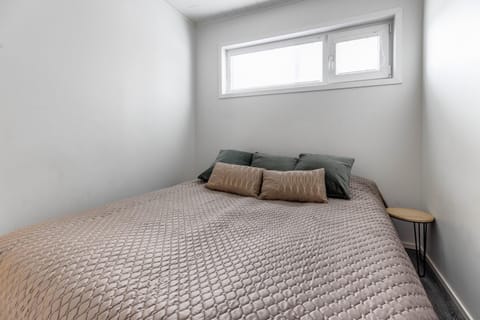 Bedroom, hair dresser