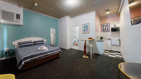 Bed, Photo of the whole room, air conditioner