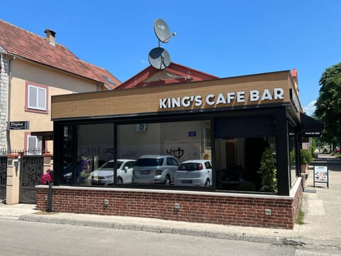 Property building, Restaurant/places to eat