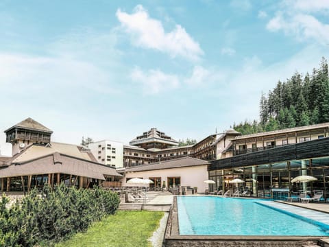 Property building, Swimming pool