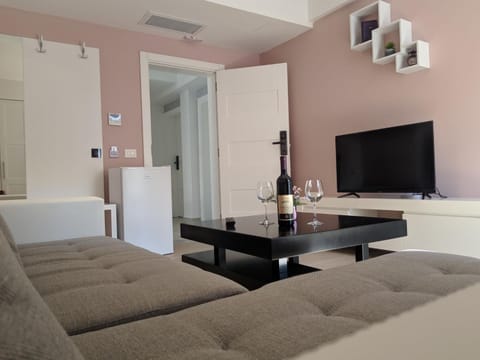 TV and multimedia, Living room, City view