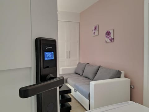 TV and multimedia, Living room, Seating area, City view