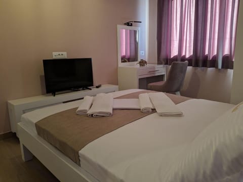 TV and multimedia, Bedroom, City view