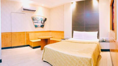 Bed, Photo of the whole room, Bedroom, air conditioner