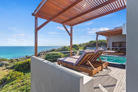 BBQ facilities, Sea view, Swimming pool, Sunset, sunbed