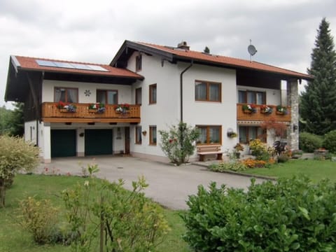 Ferienwohnung Deininger inkl. Chiemgaukarte Apartment in Ruhpolding