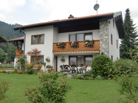 Ferienwohnung Deininger inkl. Chiemgaukarte Apartment in Ruhpolding