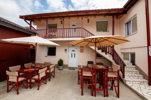 Property building, Patio, Balcony/Terrace, Dining area