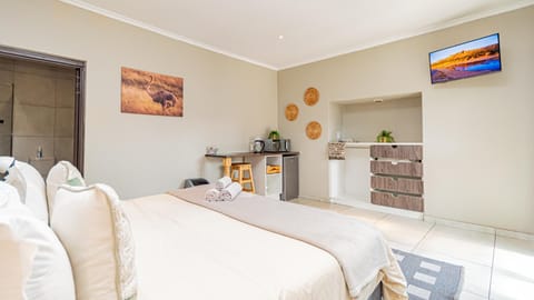 TV and multimedia, Kitchen or kitchenette, Seating area