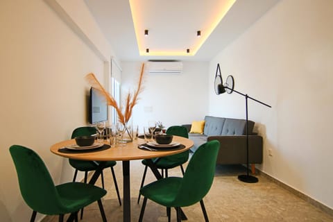 Restaurant/places to eat, Dining area