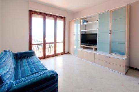 Communal lounge/ TV room, Living room, Seating area