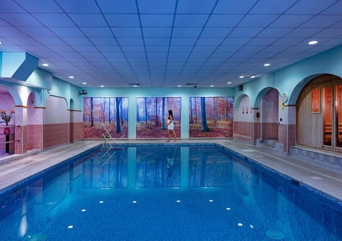 Sauna, Steam room, Spa and wellness centre/facilities, Pool view, Swimming pool