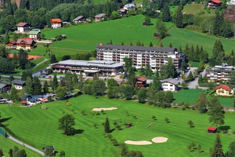 Golfcourse, On site