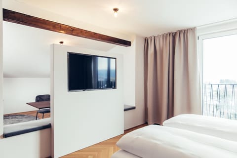 Communal lounge/ TV room, TV and multimedia, air conditioner