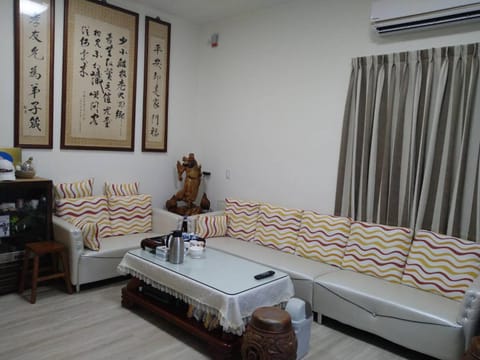 Coffee/tea facilities, Living room, Seating area