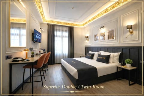 Bed, TV and multimedia, Photo of the whole room, Decorative detail, Seating area