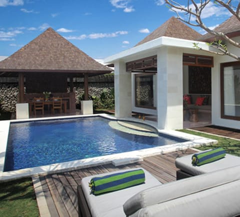 Facade/entrance, View (from property/room), Living room, Dining area, Swimming pool, Swimming pool
