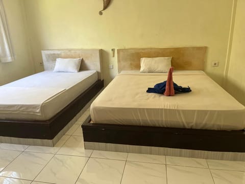 Amed Stop Inn Homestay, Rooftop Restaurant and Bar Bed and Breakfast in Abang