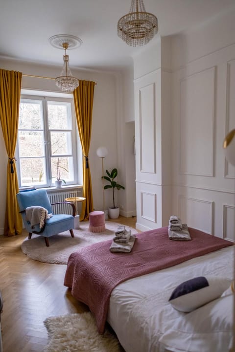 Bed, TV and multimedia, Seating area, Bedroom, Garden view, wardrobe