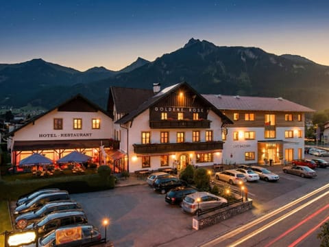Property building, Natural landscape, Location, Parking