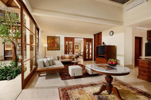 Communal lounge/ TV room, TV and multimedia, Living room, Seating area, Evening entertainment, air conditioner