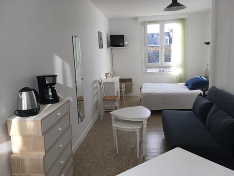 Photo of the whole room, Communal kitchen