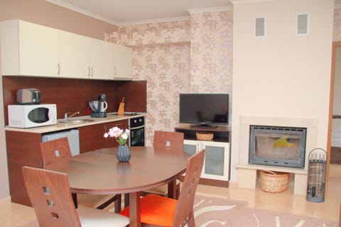 Dining area, kitchen